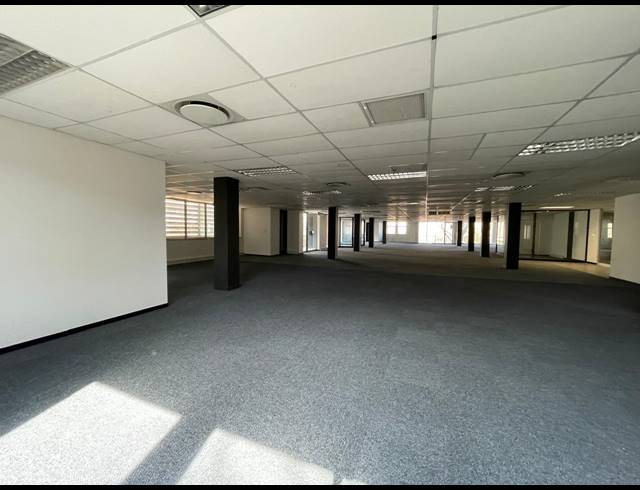669M² OFFICE TO LET IN BRYANSTON